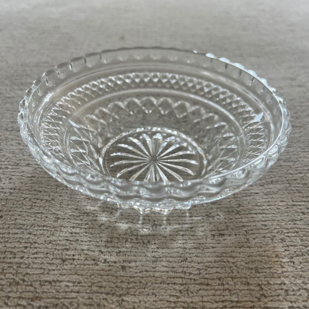 Vintage Anchor Hocking Wexford Glass Bowl Diamond Point Starburst Scalloped 5"